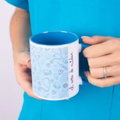 Taza Azul Estampada @elartedecuidar_ -Enfermania taza azul estampada elartedecuidar 3